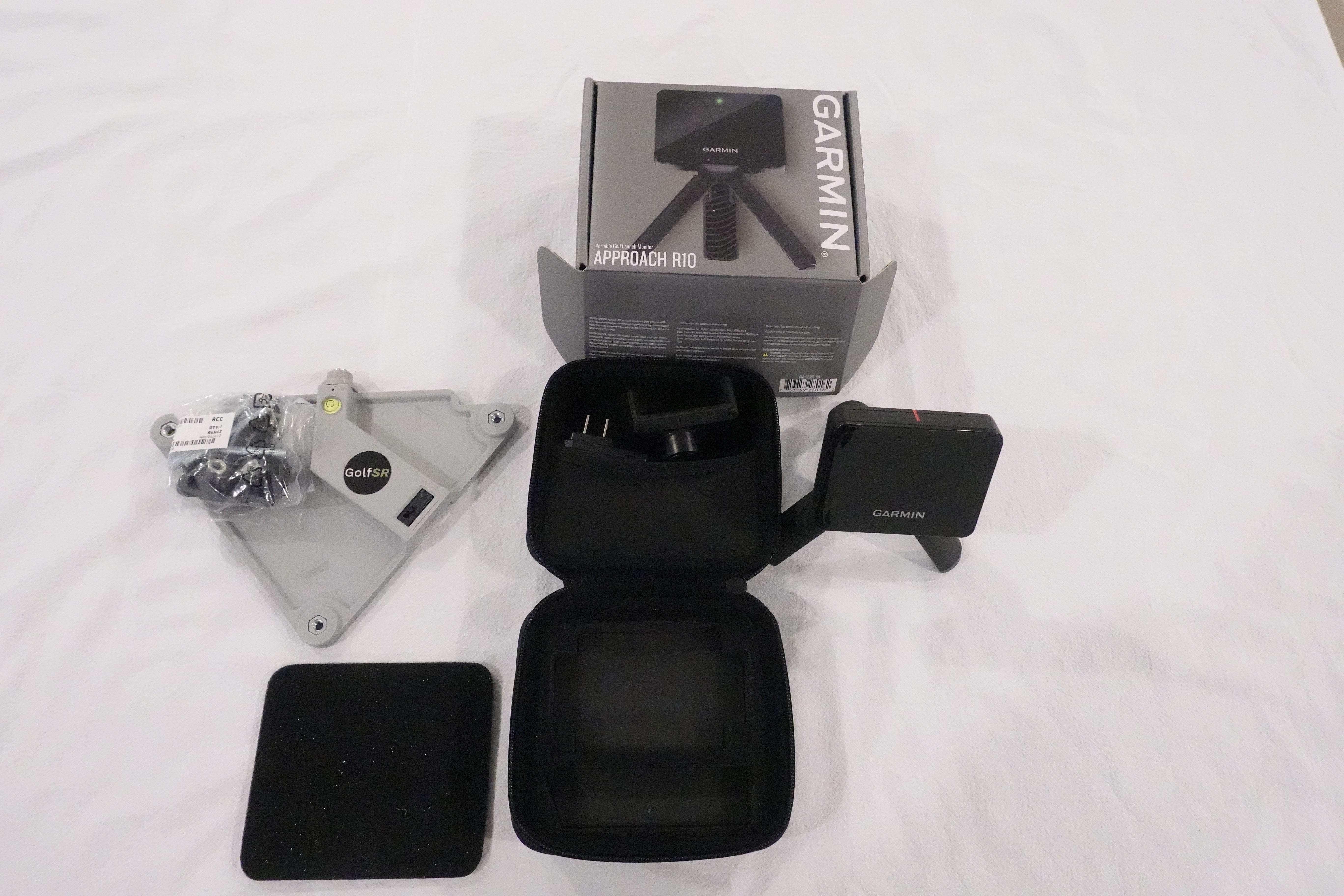 Used Garmin R10 Launch Monitor with Adjustable Garmin R10 stand