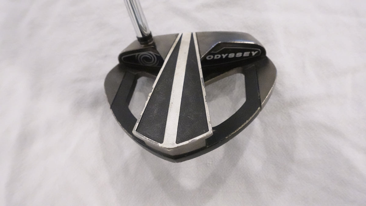 Odyssey White Ice Dart Long Broomstick Putter - Right Handed - 48"(New Grip)