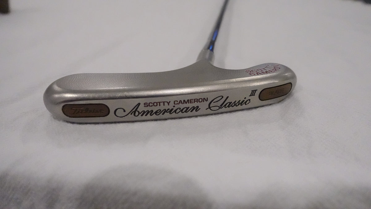 近全新 Scotty Cameron American Classic III 刀背式推杆 - 右手 - 35英寸（含杆头套）