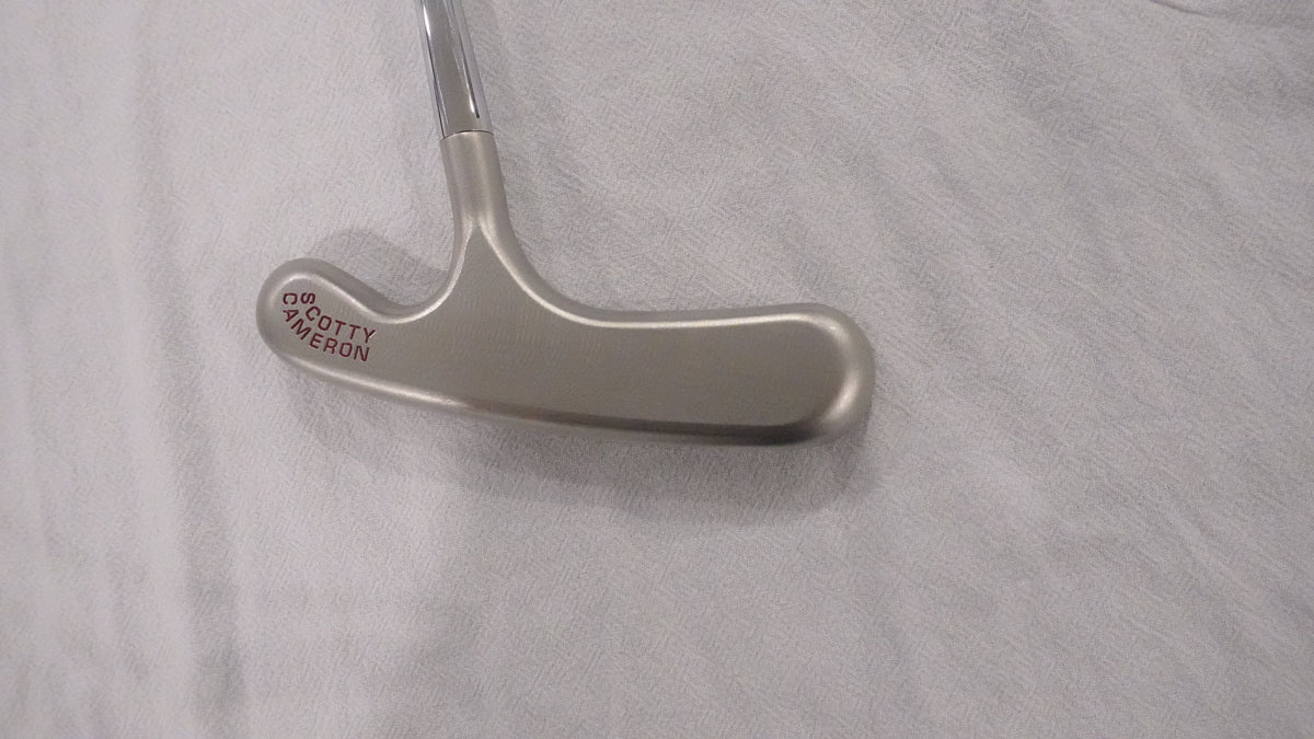 近全新 Scotty Cameron American Classic III 刀背式推杆 - 右手 - 35英寸（含杆头套）